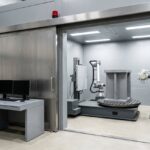 Shielded radiographic inspection bay imaging the inside of a part