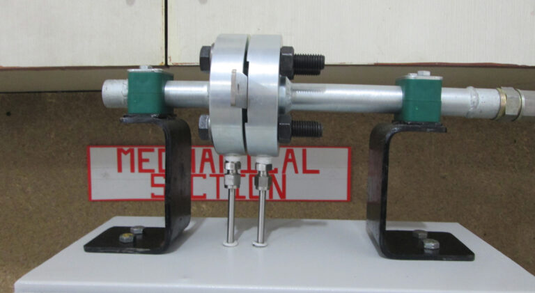 Flange-mounted orifice plate assembly with differential-pressure transmitter for N2 and CNG flow measurement
